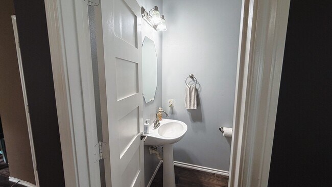 Building Photo - 1909 Kemah Village Dr