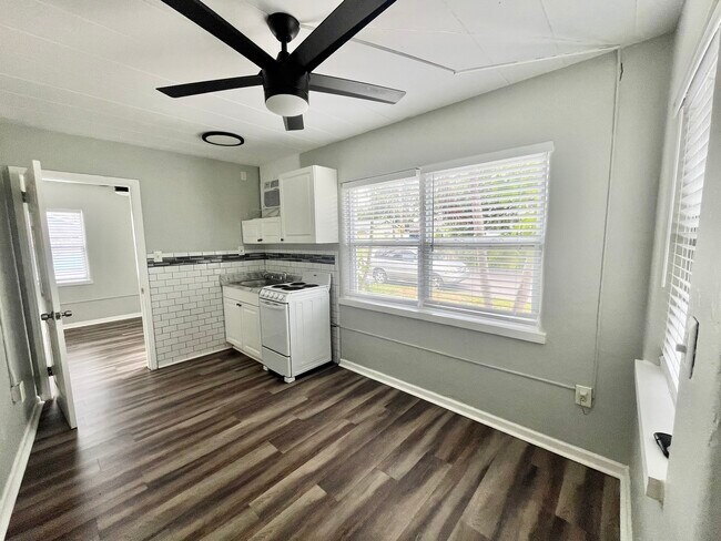Building Photo - Northbay Villas