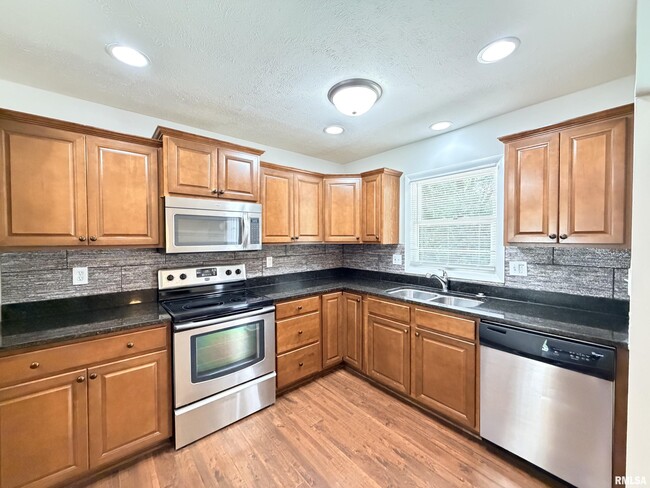 Building Photo - 122 W Morningside Dr