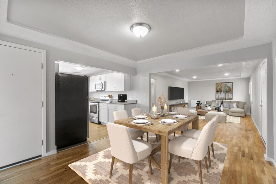 Building Photo - Cabana Court