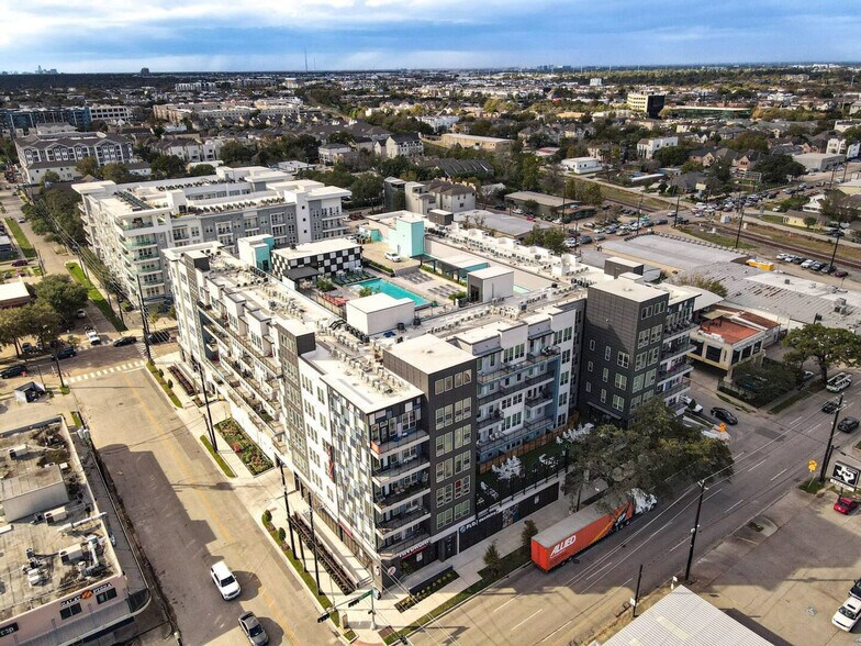 Building Photo - 1111 Shepherd Dr