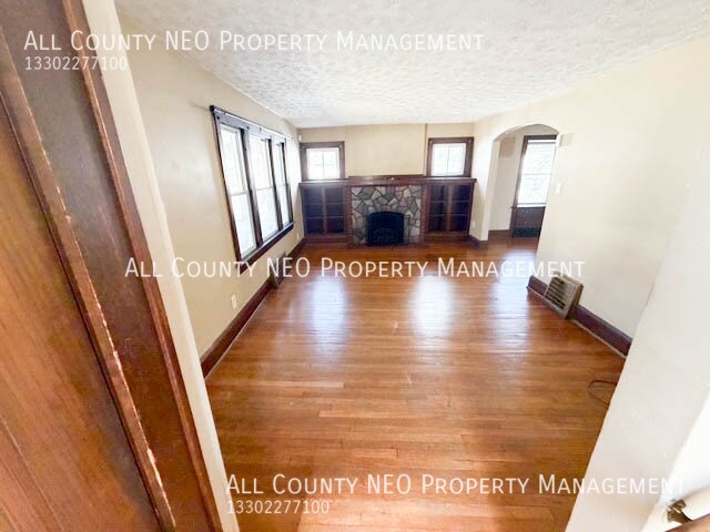 Building Photo - 321 Grace Ave