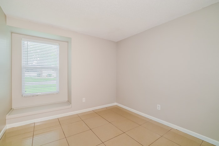 Building Photo - 2645 Talladega Dr