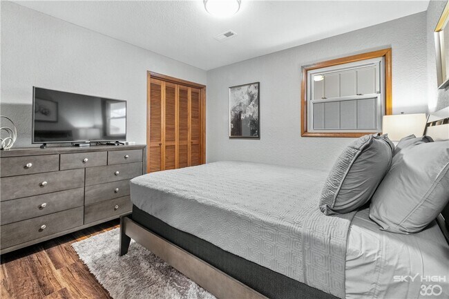 Building Photo - 6 Connie Ln