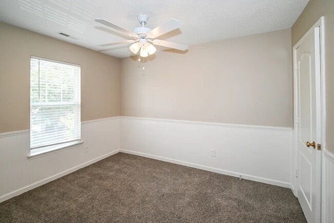 Building Photo - 449 Amir Cir