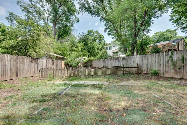Building Photo - 2314 Woodside Way