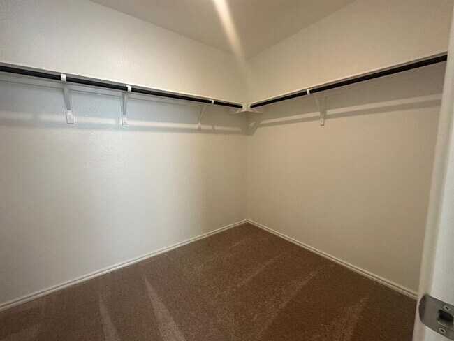 Building Photo - 176 Jeffers