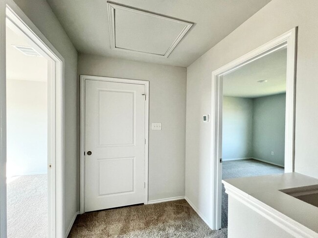 Building Photo - Stunning New Build with 5 Bedrooms & Moder...