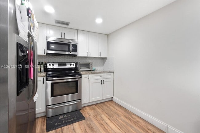 Building Photo - 555 NE 123rd St