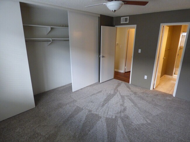 Building Photo - $0 DEPOSIT OPTION. SPACIOUS 2-BEDROOM, 2-B...