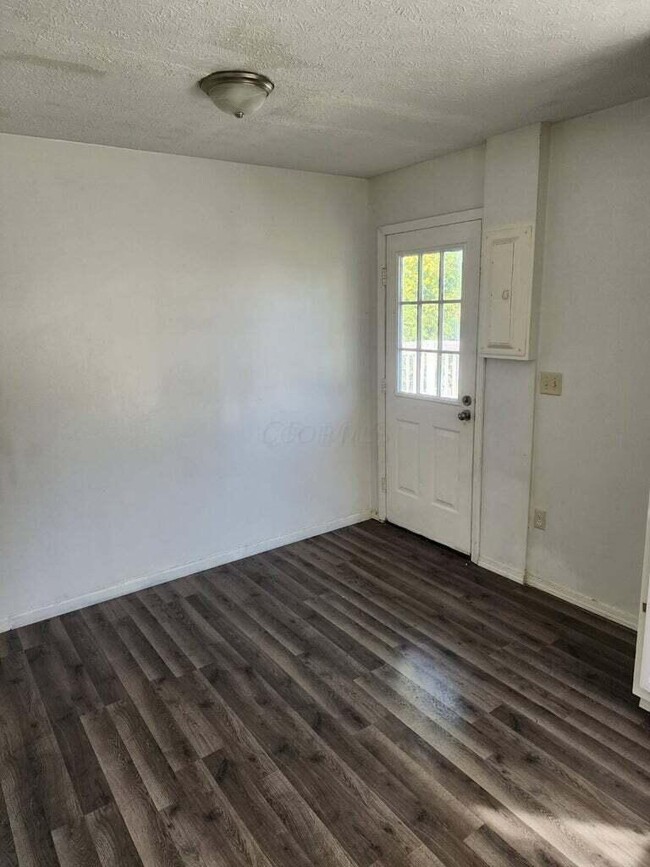 Building Photo - 7362 Sabre Ave