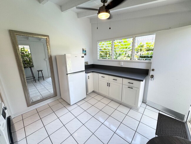 Building Photo - Ready for move in! Utilities included! One...