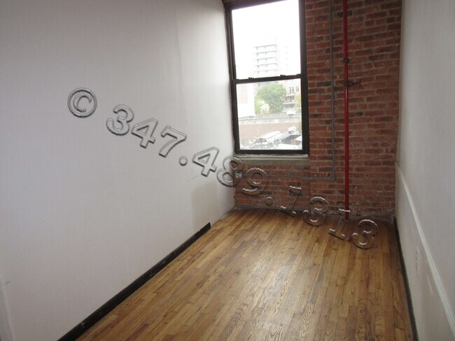 Building Photo - 132 N 5th St