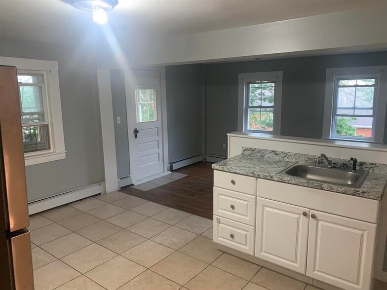 Building Photo - 12 Broad