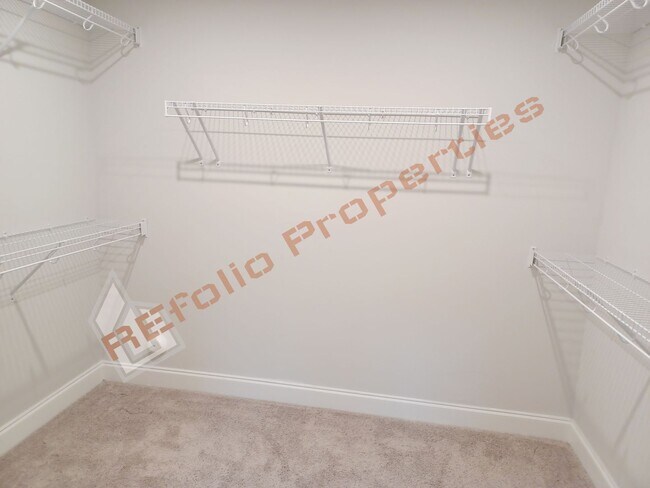 Building Photo - 238 Deardom Way