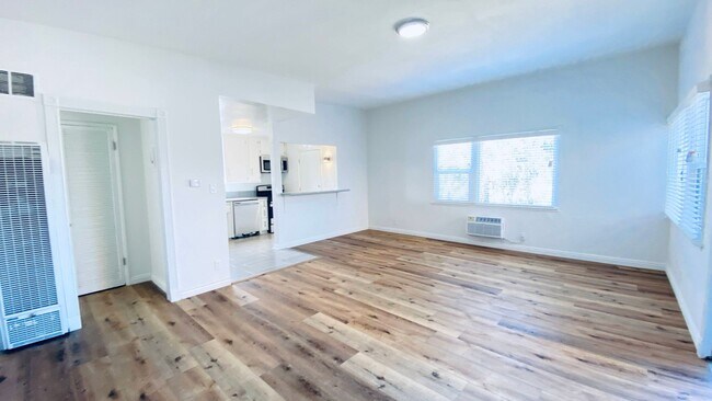 Building Photo - 1957 Frank St / 2519 Virginia Ave