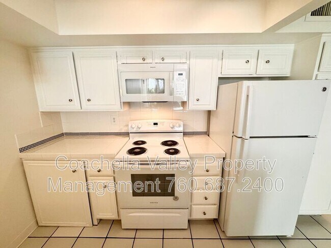 Building Photo - 1655 E Palm Canyon Dr