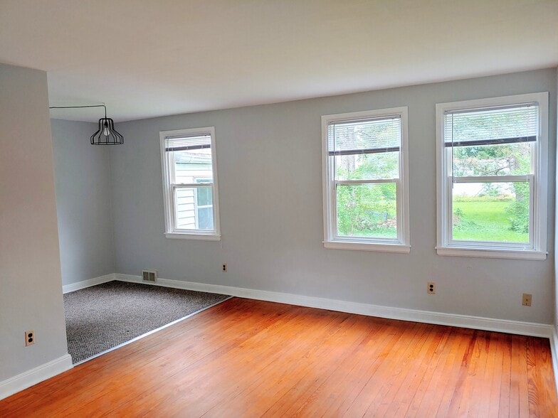 Building Photo - 306 E Washington St