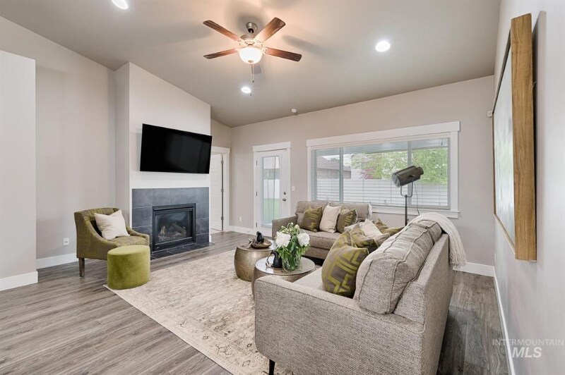 Building Photo - 1115 W Olds River Dr