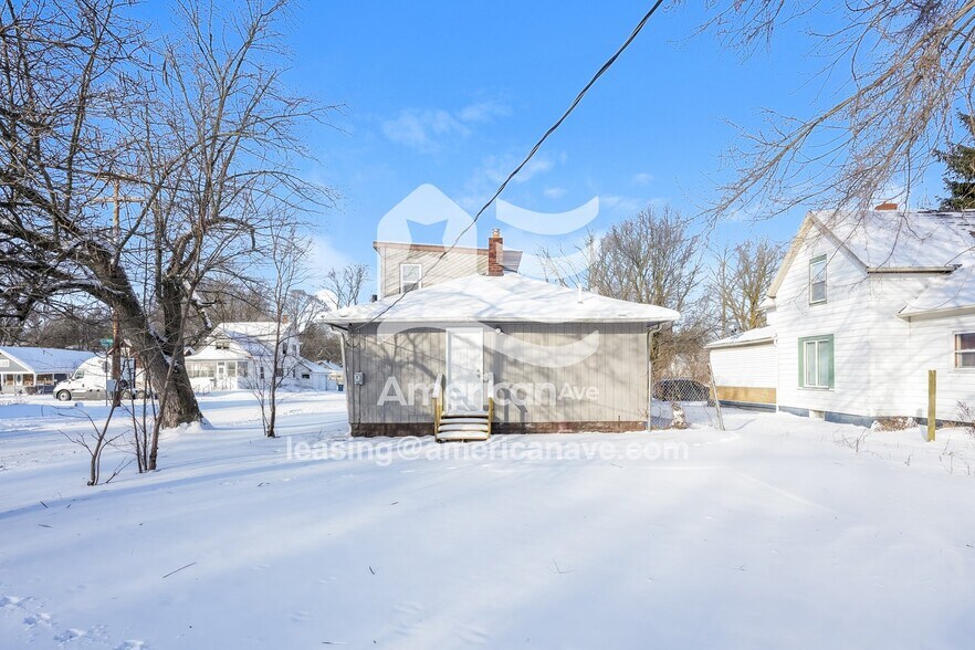 Building Photo - 1138 Queen St