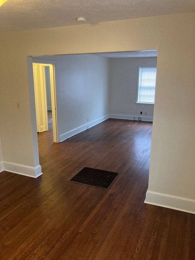 Building Photo - 2/2 House with Bonus in Summerville Park $1,195