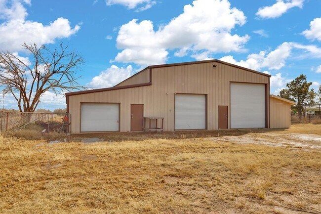 Building Photo - 2811 S County Rd 1200