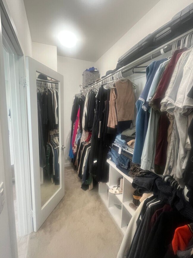 Building Photo - Beautiful Town-Home Bedford Community!