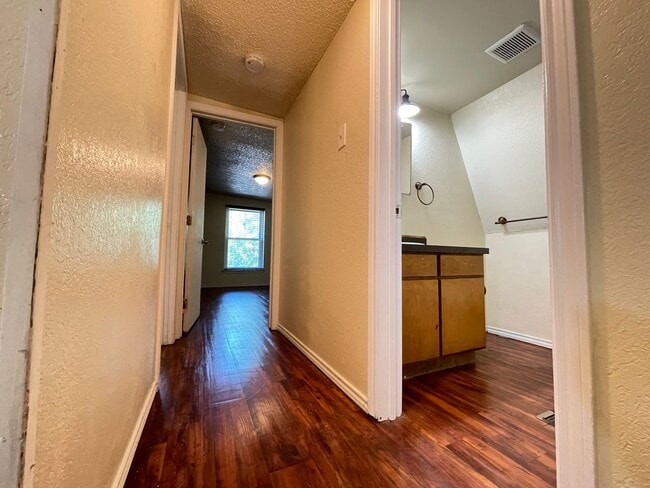 Building Photo - Affordable 2 bed in Arts District