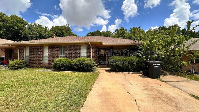 Building Photo - 915 Delmar Cir