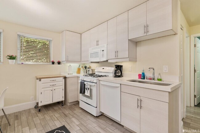 Building Photo - 2615 California St