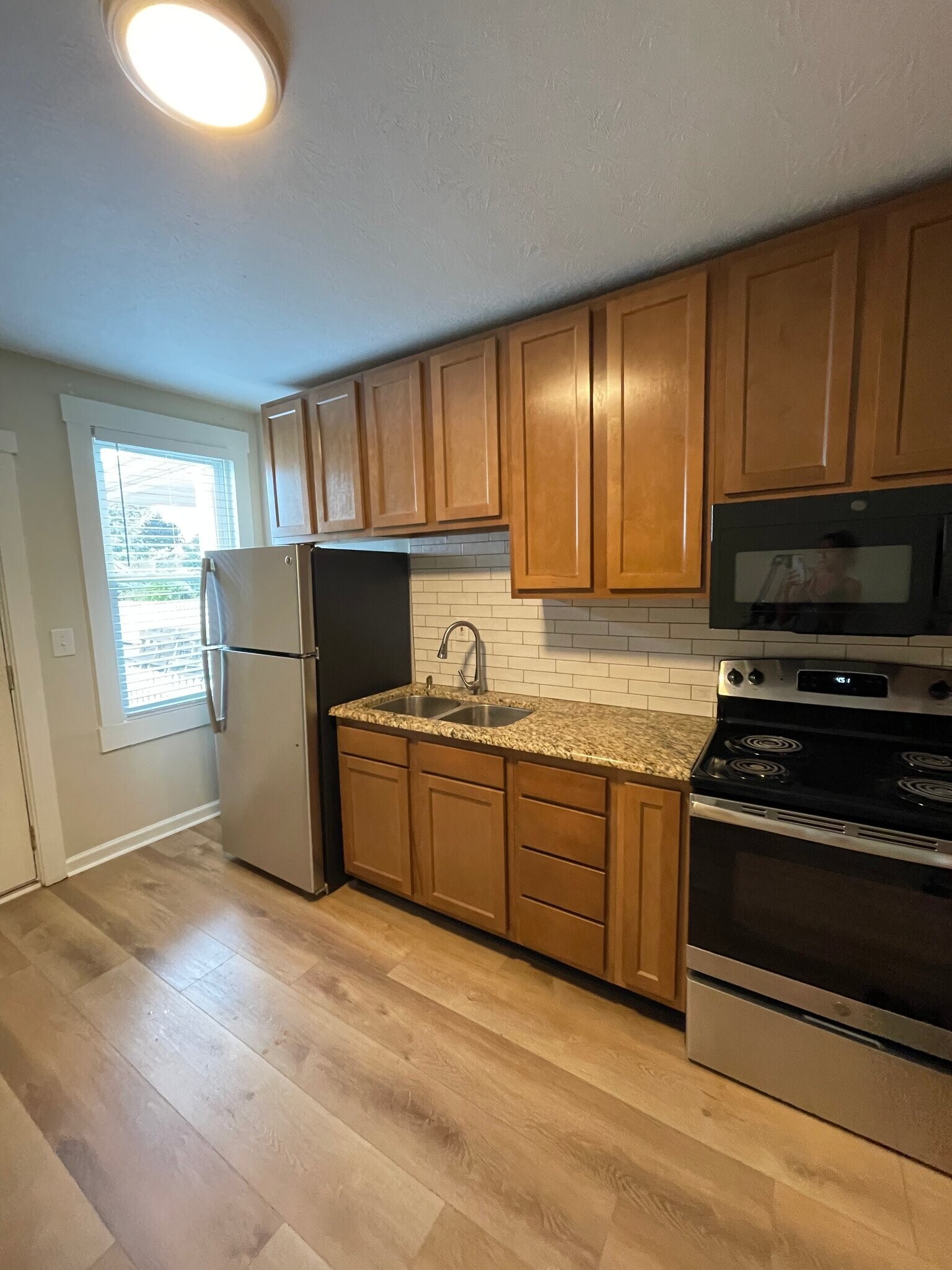 Building Photo - 1417 Rufer Ave
