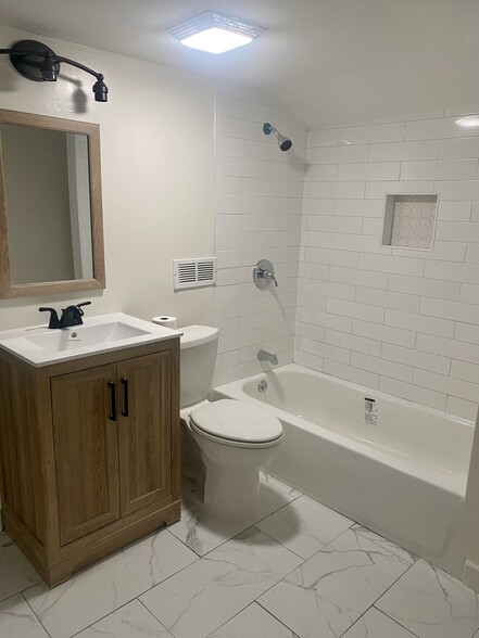 Building Photo - 7 Court St