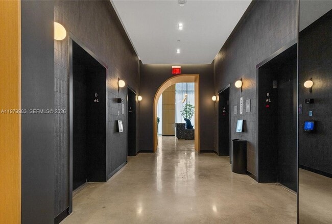 Building Photo - 121 NE 5th St