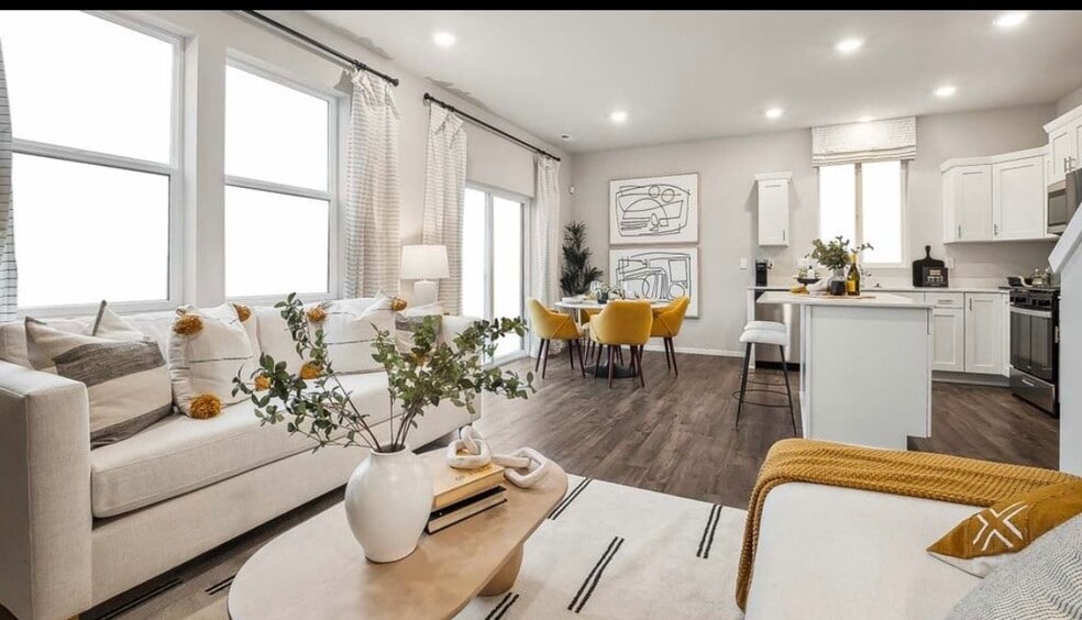 Building Photo - 219 17th Dr