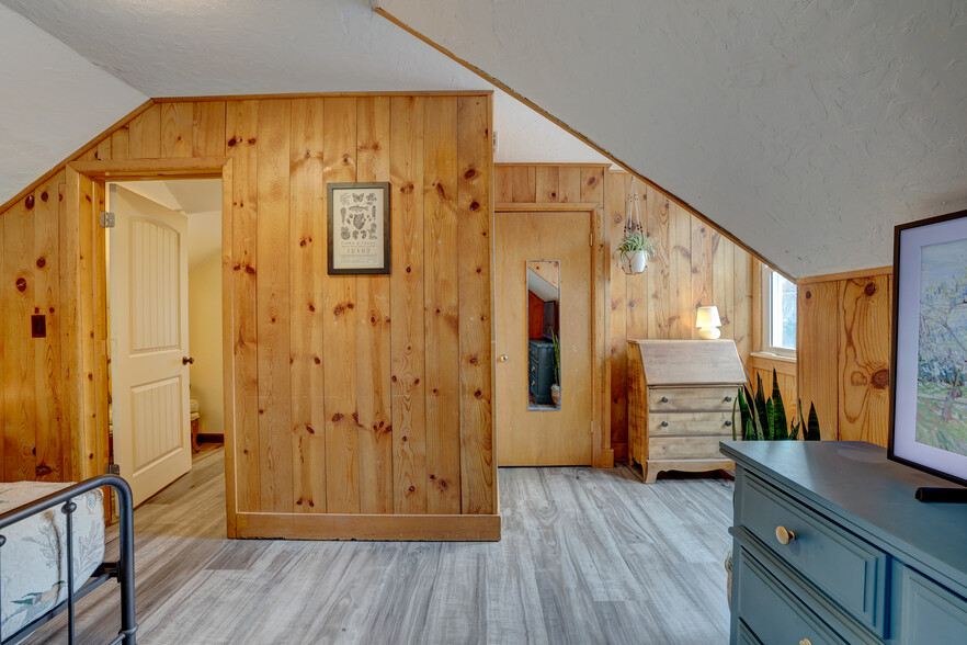 Bedroom #2 - Large Walk-In Closet - 3816 W Taft St