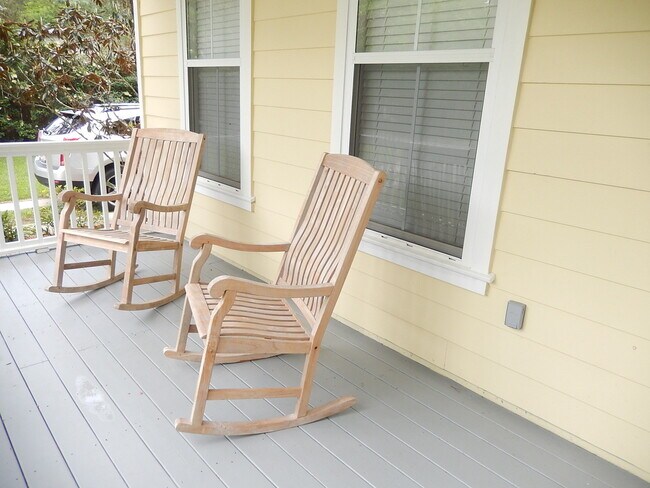 Building Photo - GLAMOROUS 3/2.5 w/ Pond View, Deck, Stainless Appliances, Wood Floors, Fireplace, & More! $2150/m...