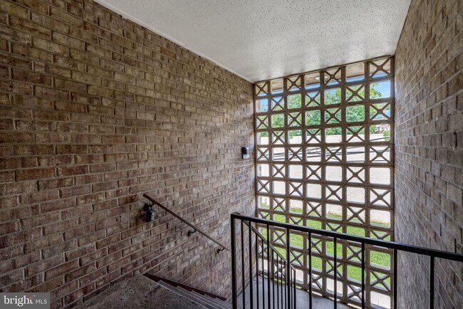 Building Photo - 515 Wilson Bridge Dr
