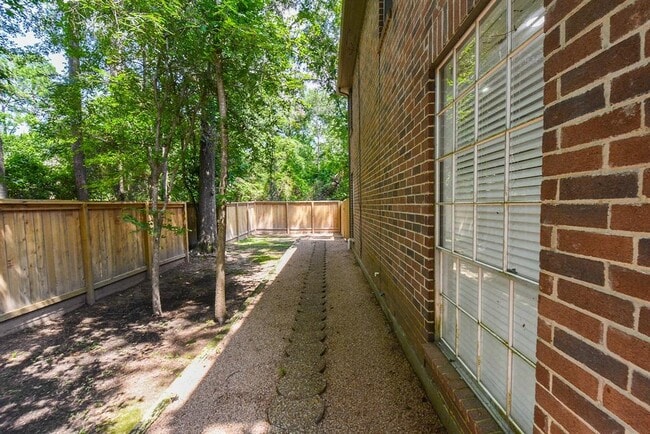 Building Photo - 138 Willowwood Cir
