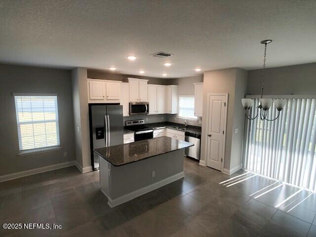 Building Photo - 13991 Molina Dr