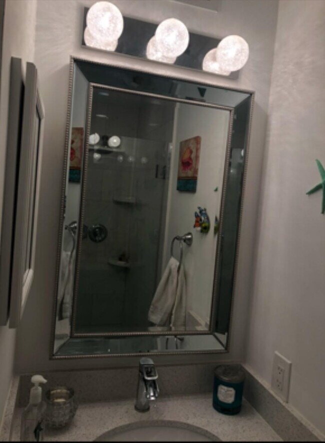 Building Photo - 330 Ave