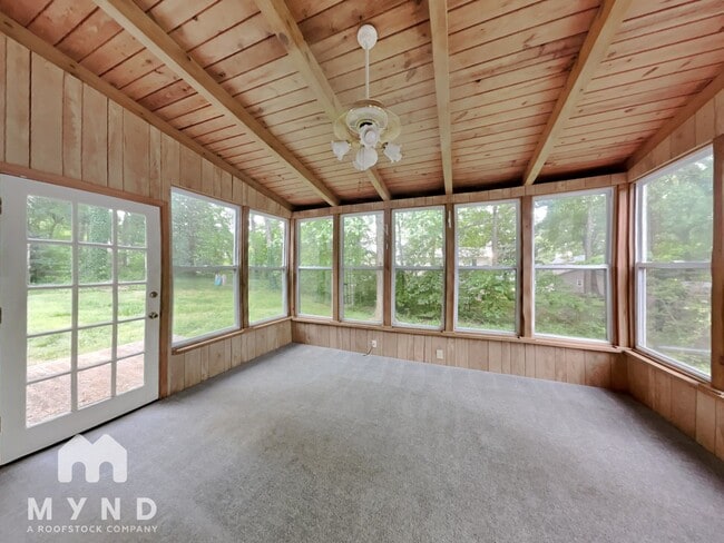 Building Photo - 2211 Tarence Ln SW