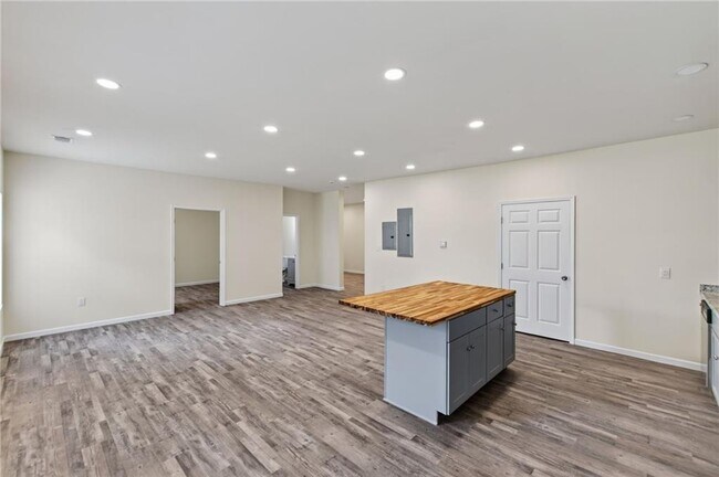 Building Photo - 160 Janney Cir
