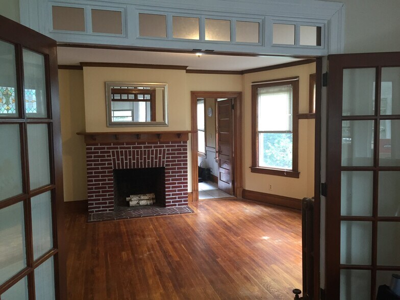 Building Photo - 176 Whiting Ln
