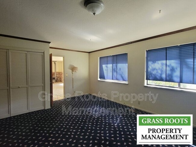 Building Photo - 17135 Lawrence Way