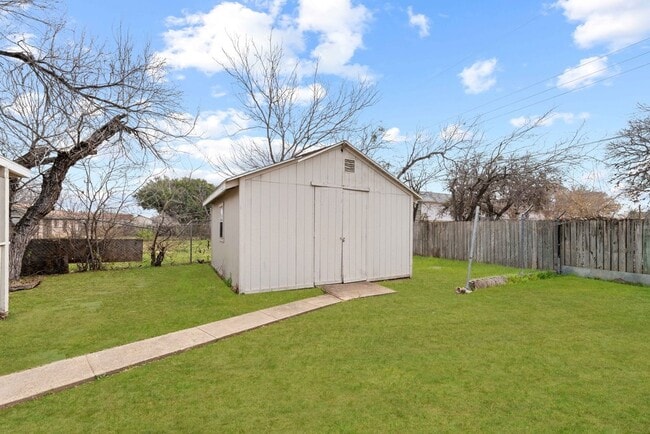 Building Photo - 4402 Seabreeze Dr