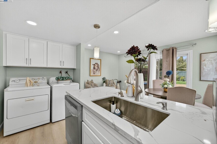 Building Photo - 1810 Peary Way