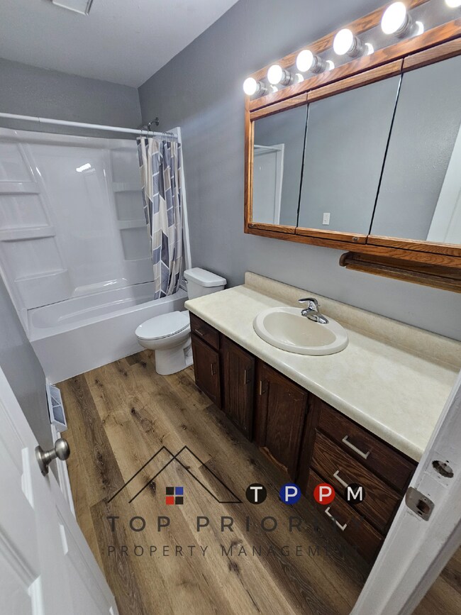 Building Photo - 2 Bedroom | 1 Bathroom Single Family Home ...