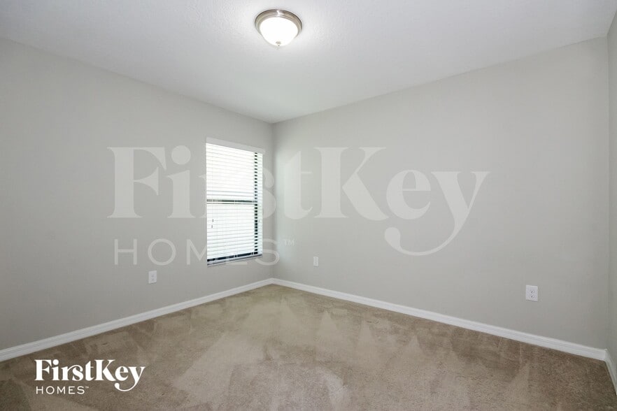 Building Photo - 9637 Sage Creek Dr