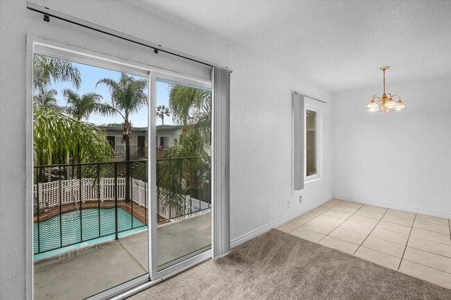 Building Photo - Upstairs 1 Bedroom Condo w/ Parking - Fresh Paint & Carpet!