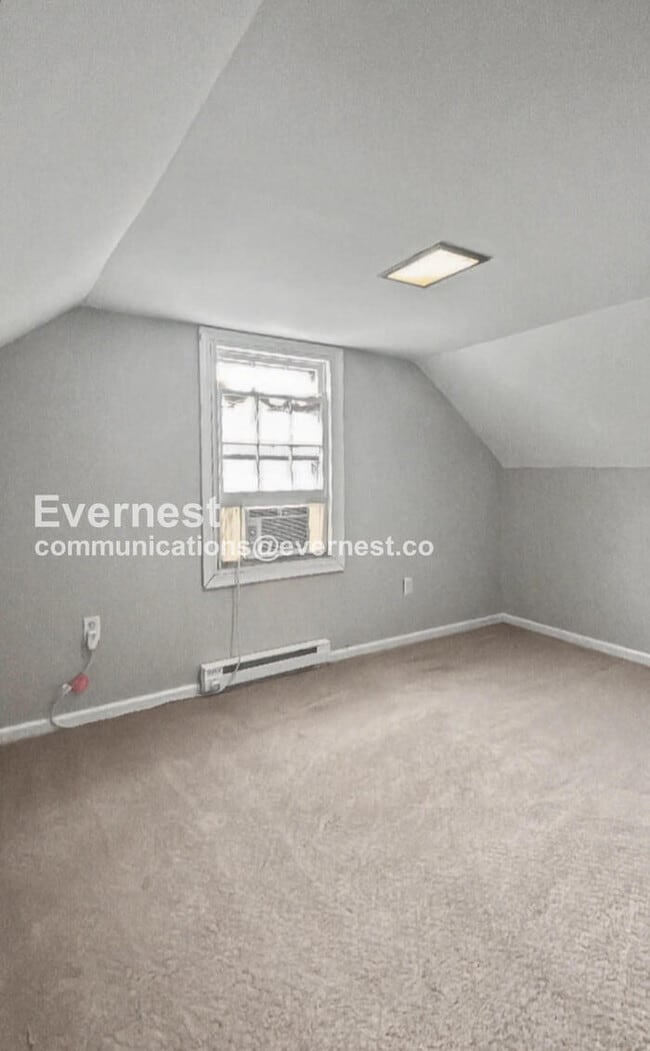 Building Photo - 3 Bed, 1 Bath Home with Fenced Yard / Pet-Friendly / Coming Soon!